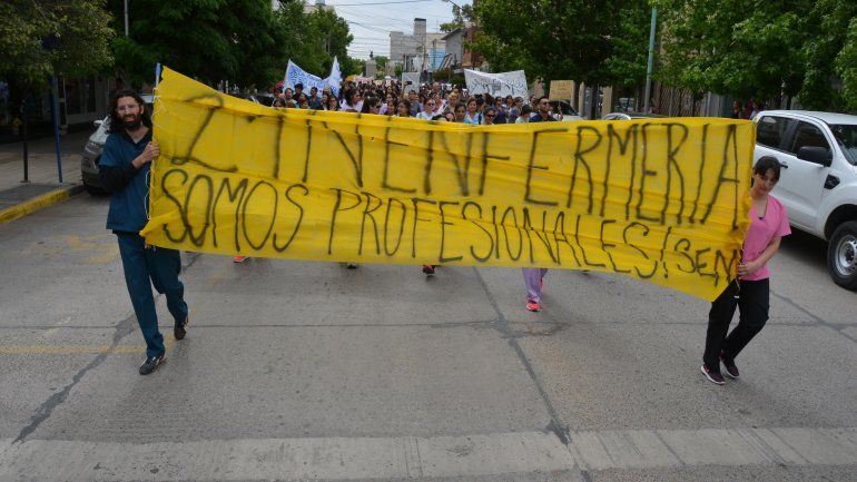 Enfermeros neuquinos marcharon en su día