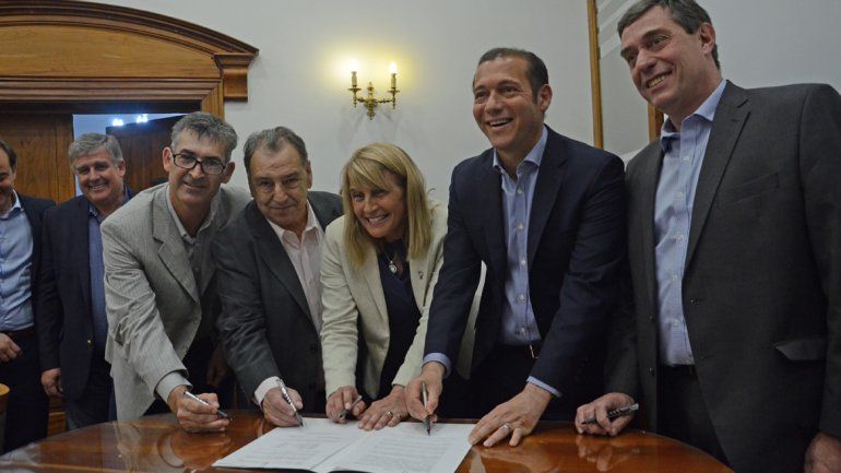 Gutiérrez hizo el anuncio junto autoridades de CAME