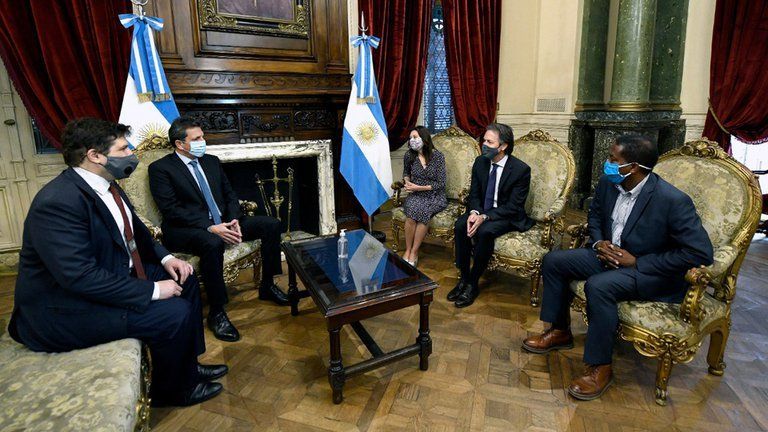 Un caso de COVID en la misión del FMI en Argentina