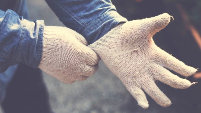 Adiós guantes de lana tradicionales: esta es la nueva tendencia del invierno 2025 para tus manos