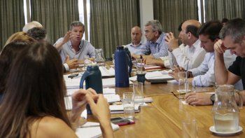 Guillermo Monzani, secretario de Obras Públicas, respondió preguntas de los concejales relacionadas con el presupuesto para el 2017. Guillermo Monzani, secretario de Obras Públicas, respondió preguntas de los concejales relacionadas con el presupuesto para el 2017.