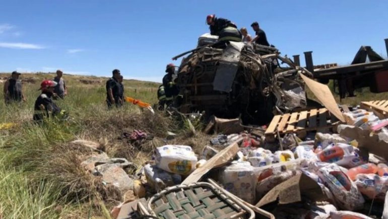 El trágico choque dejó tres muertos y tres heridos