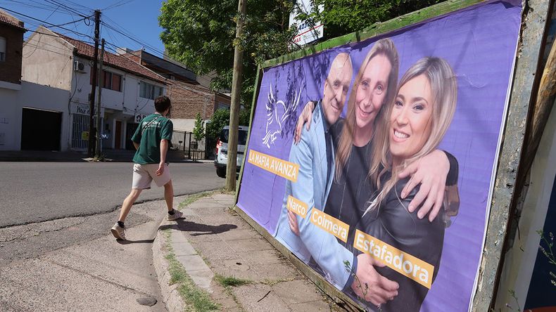 Los carteles que aparecieron de Nadia Márquez son séxtuples que tiene un alto costo.