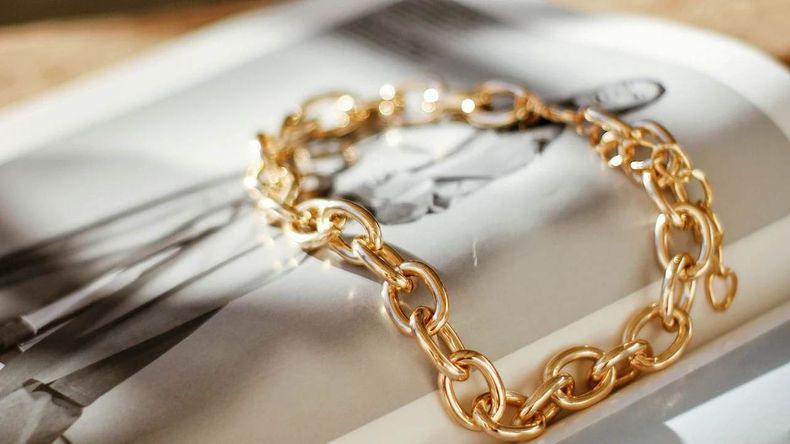 Video viral: fue a tasar la pulsera de oro que le había heredado su abuela y se llevó una sorpresa