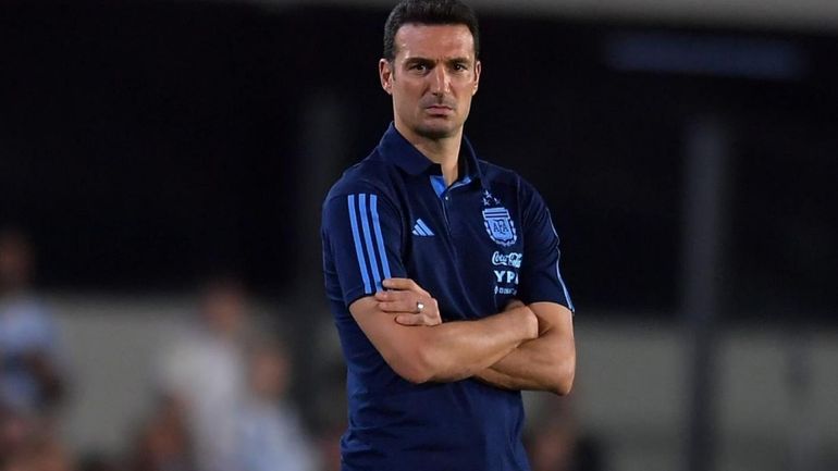 Cuáles son los 3 jugadores que disputan el último lugar en la lista de Scaloni