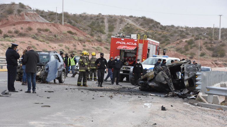 Una conductora murió en un vuelco e incendio en el puente sobre Ruta 7