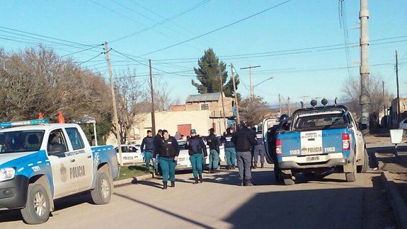 Asesinaron a balazos a una mujer que quedó en medio de un enfrentamiento armado