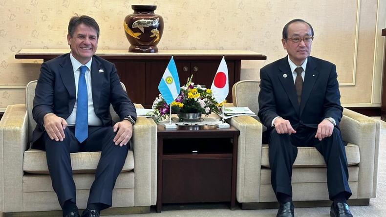 Mariano Gaido fue recibido por el alcalde de Hiroshima | LM Neuquen Mariano Gaido fue recibido por el alcalde de Hiroshima