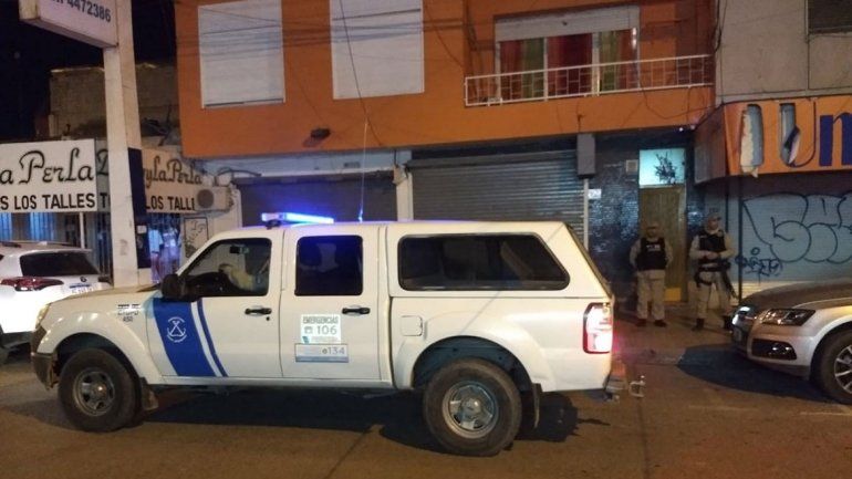Allanaron un prostíbulo en el Bajo y detuvieron a una mujer