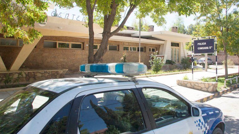 En el robo intervino personal de la Comisaría Quinta de Centenario.
