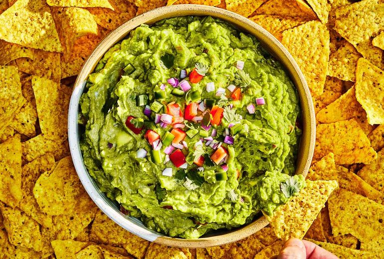 Guacamole, una receta tradicional mexicana para hacer en casa. Guacamole, una receta tradicional mexicana para hacer en casa.