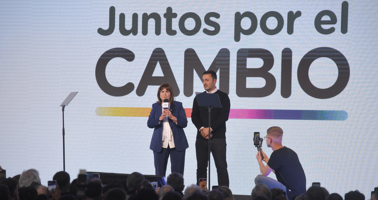 Patricia Bullrich habló a su electorado desde el búnker de Juntos por el Cambio.