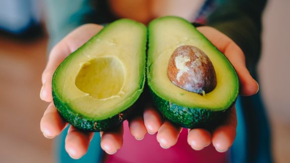 Cómo guardar la mitad de una palta para que no se ponga negra