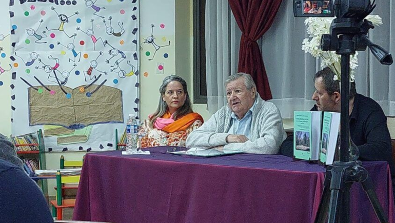 Julián Álvarez fue reconocido por su trayectoria profesional y sindical. Foto: Zapala Noticias.