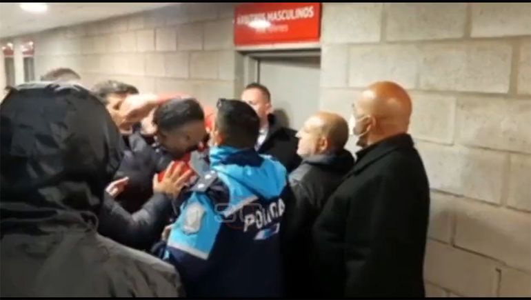 Por algo le dicen loco: Leandro Díaz fue a buscar al árbitro al vestuario