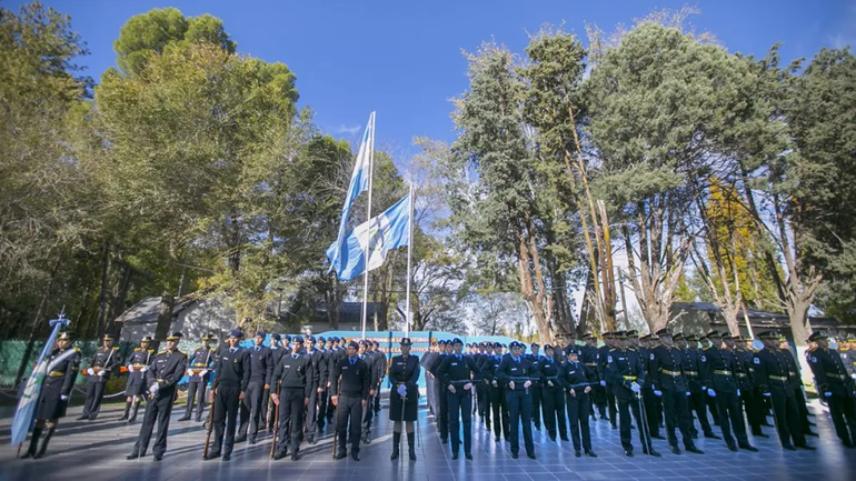 Los cadetes de la Policía neuquina, en mayo pasado, en el inicio del ciclo lectivo 2024. Los cadetes de la Policía neuquina, en mayo pasado, en el inicio del ciclo lectivo 2024.