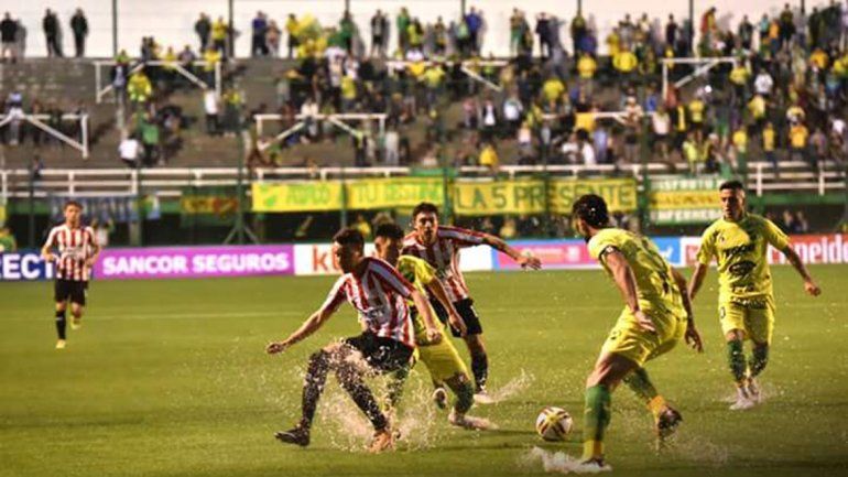 Los jugadores de Estudiantes y Defensa volverán a verse las caras para definir al ganador de la Copa Argentina. Los jugadores de Estudiantes y Defensa volverán a verse las caras para definir al ganador de la Copa Argentina.