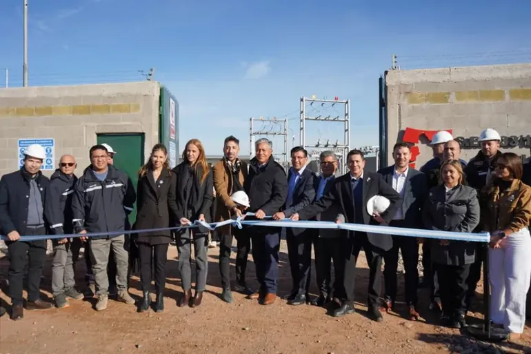Rolando Figueroa inauguró la ampliación del sistema eléctrico de Senillosa
