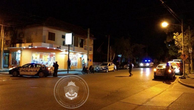 Robaron una heladería, se les cayó el celular y cuando volvieron a buscarlo fueron detenidos