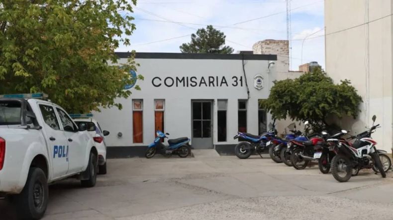 Apareció la mujer con su bebé de cuatro meses: se presentó en una comisaría de General Roca | LM Neuquen Apareció la mujer con su bebé de cuatro meses: se presentó en una comisaría de General Roca