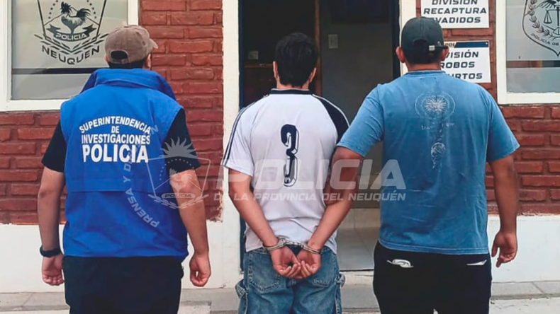 Atraparon a un tucumano condenado por abuso sexual que se escondía en barrio Santa Genoveva con otra identidad | LM Neuquen Atraparon a un tucumano condenado por abuso sexual que se escondía en barrio Santa Genoveva con otra identidad