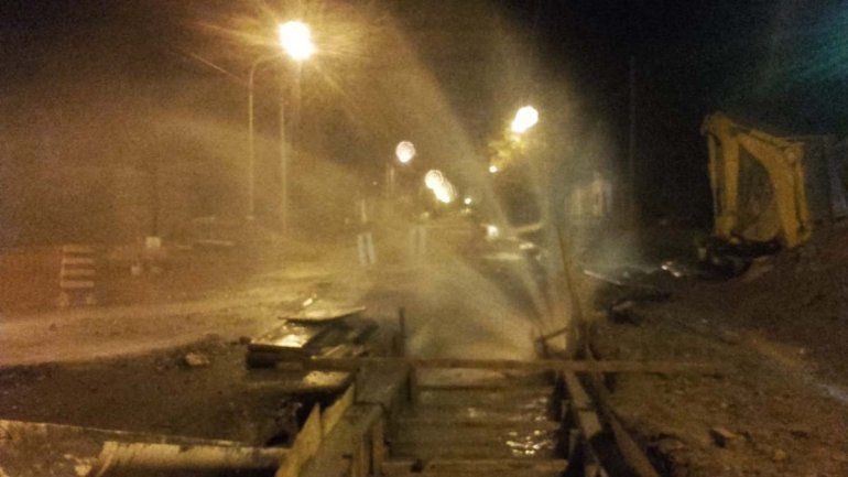 Una máquina dañó un caño de agua en barrio Belgrano