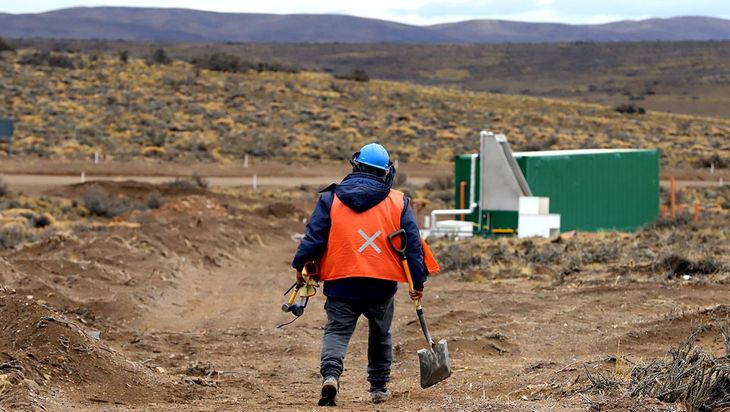 La Ley 80/20 exige mano de obra local: Calcatreu la cumple y la supera en Ingeniero Jacobacci.