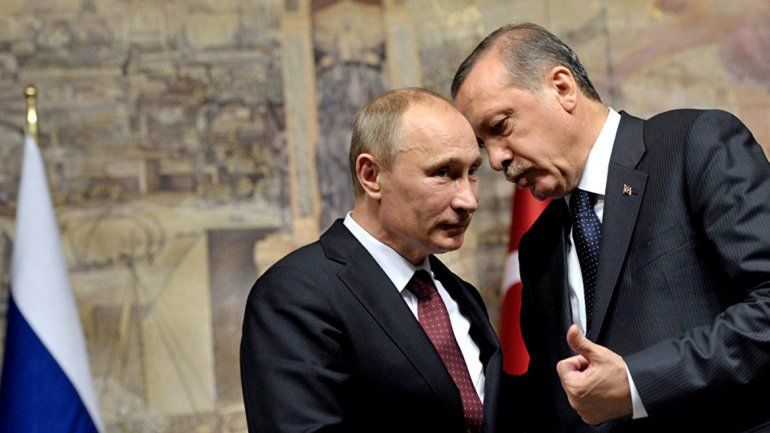 Putin y Erdogan cuchichean. ¿Habrán firmado este acuerdo sí o no?
