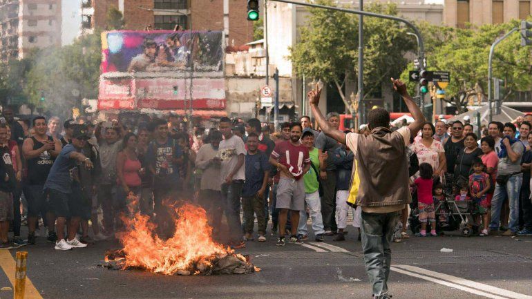 La Policía reprimió a los manteros en Once