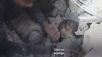 siria: rescatan a una beba que estuvo horas atrapada bajo los escombros siria: rescatan a una beba que estuvo horas atrapada bajo los escombros