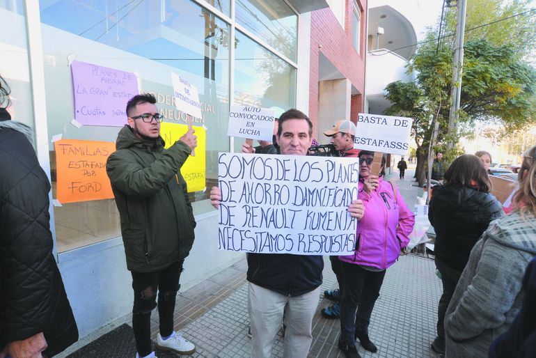 Los damnificados aseguran que las cuotas aumentan todos los meses. Los damnificados aseguran que las cuotas aumentan todos los meses.