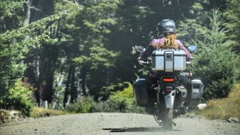 la youtuber neuquina que recorre el pais en moto desde hace cinco anos y ya suma mas de 120 mil kilometros la youtuber neuquina que recorre el pais en moto desde hace cinco anos y ya suma mas de 120 mil kilometros