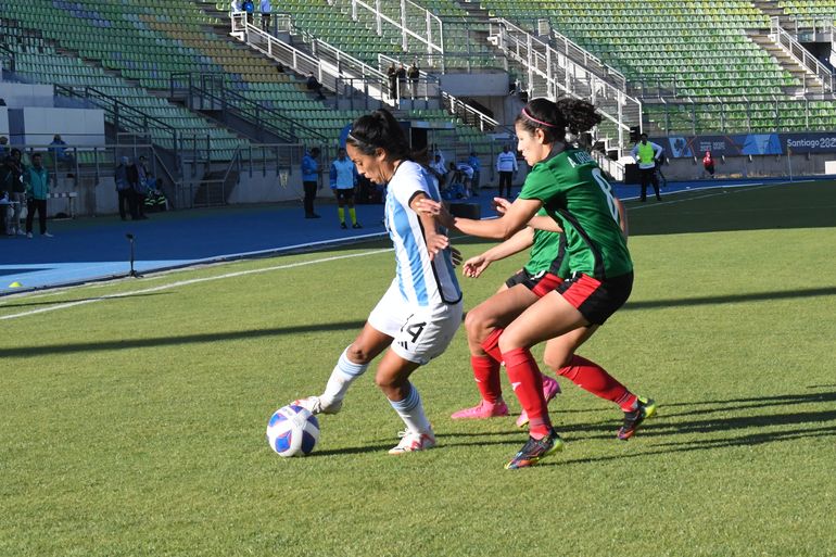 La barilochense Miriam Mayorga integró la formación titular. Foto: Sergio Dovio. La barilochense Miriam Mayorga integró la formación titular. Foto: Sergio Dovio.