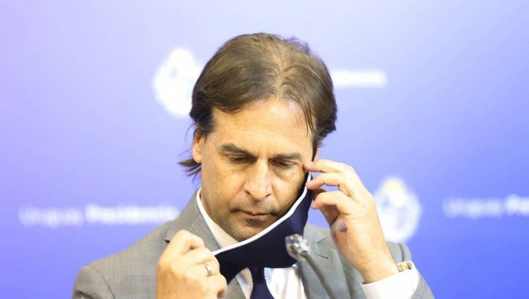 Uruguay duda en permitir carnavales y vuelta a la cancha