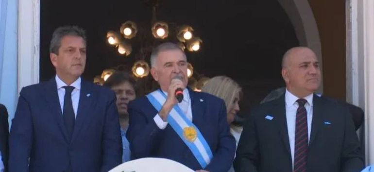 Osvaldo Jaldo asumió la gobernación de Tucumán acompañado de Sergio Massa y gobernadores peronistas de todo el país.