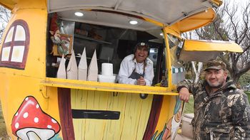 la historia de amor y lucha detras del honguito del parque central la historia de amor y lucha detras del honguito del parque central