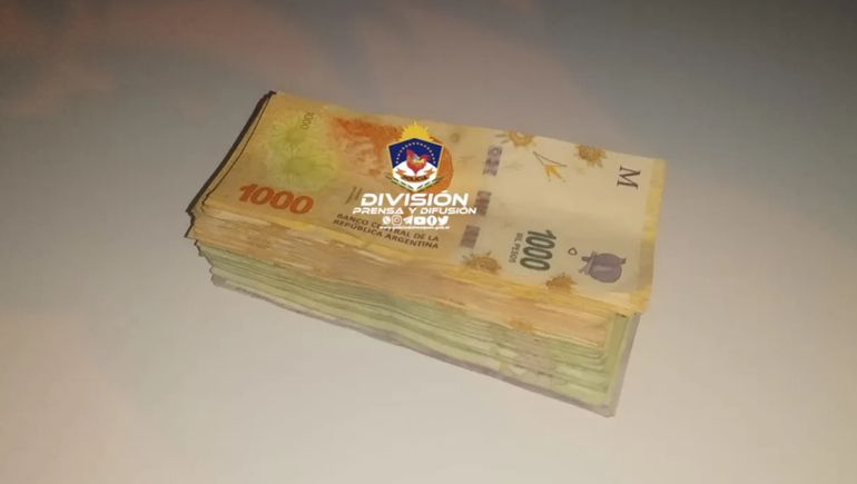 El delincuente se llevó $122.160, carne y un parlante del comercio.