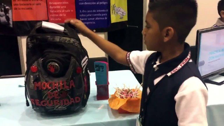Nene de 11 años diseñó una mochila antibalas para vivir tranquilo