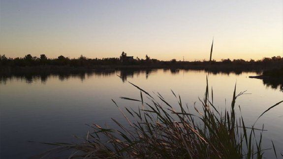 Rescataron a nena que había quedado a la deriva en el lago Pellegrini