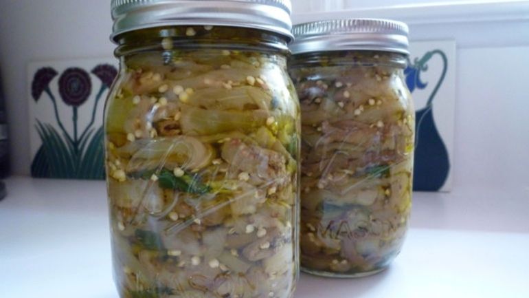 Berenjenas en escabeche, una receta clásica argentina. Berenjenas en escabeche, una receta clásica argentina.