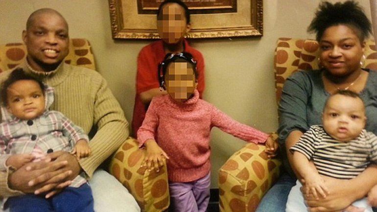 La mujer mató de 20 puñaladas a su beba y asfixió a la de 2 años.