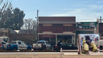 La mueblería pronta a inaugurarse se incendió y un hombre resultó herido.