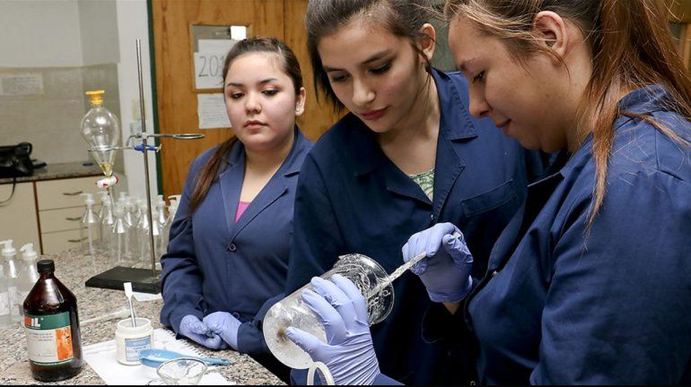 Estudiantes del EPET 5 elaborarán alcohol en gel