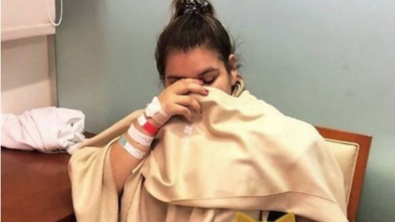 Sola. Morena aún no recibió la visita de su padre y menos la de su ex novio.