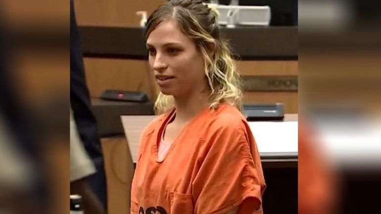 Tuvo sexo con un alumno mientras otro los miraba