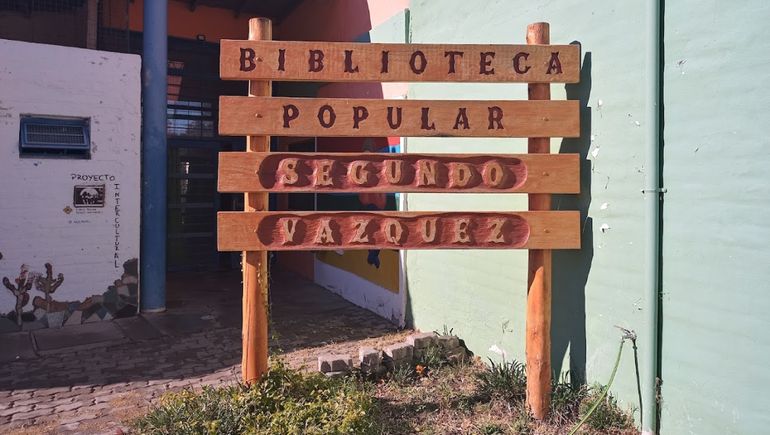 Ladrones entraron a una biblioteca y se robaron todo menos los libros