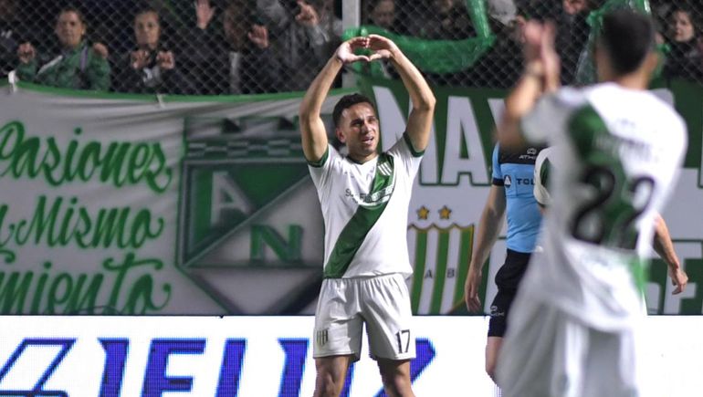 Banfield le ganó a Lanús y se aleja del descenso