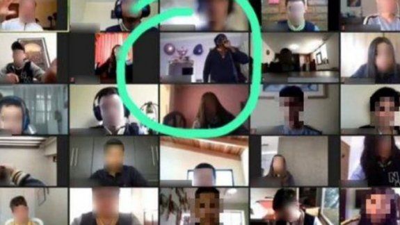 Roban a una estudiante mientras tenía una clase por Zoom