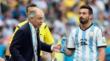 Lavezzi mojó a Sabella en pleno mundial. Solo al Pocho se le podía ocurrir. Lavezzi mojó a Sabella en pleno mundial. Solo al Pocho se le podía ocurrir.