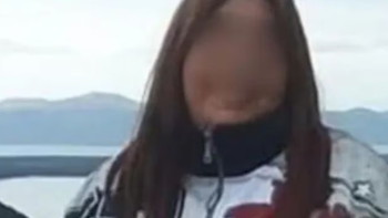 La mujer está acusada de robar alrededor de 50 mil dólares. La mujer está acusada de robar alrededor de 50 mil dólares.